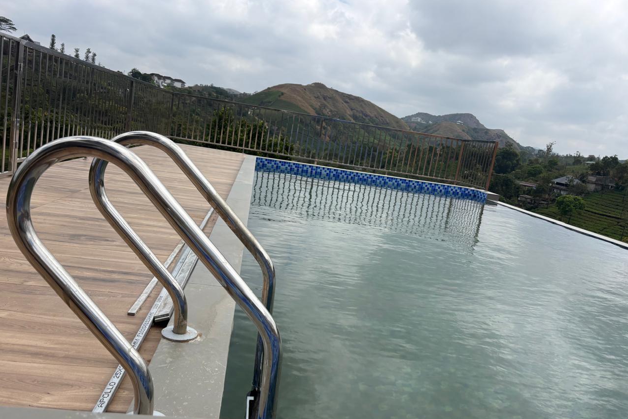 Infinity pool with valley view at Simons Holidays